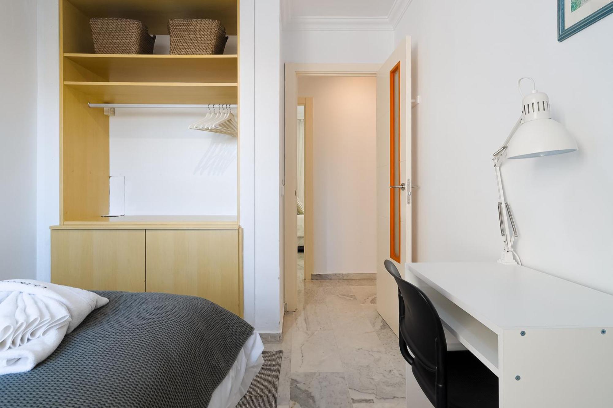 Apartment C9 Roomy Luminous 5 Bedroom In Town Málaga