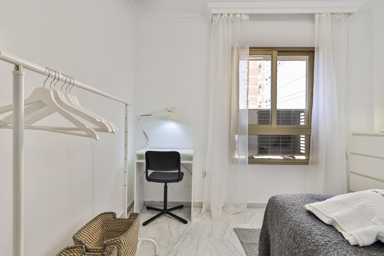 C9 Roomy Luminous 5 Bedroom In Town Appartement