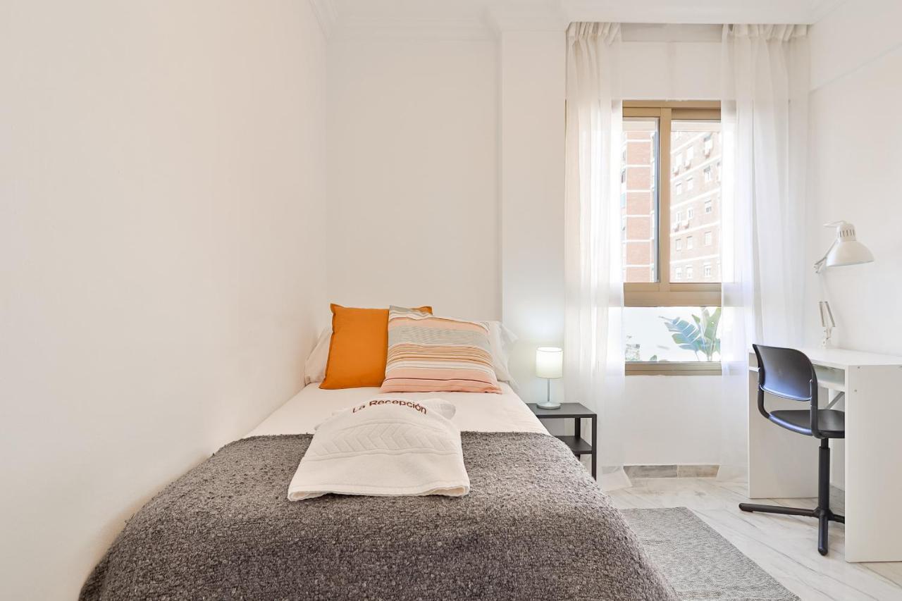 Appartement C9 Roomy Luminous 5 Bedroom In Town *